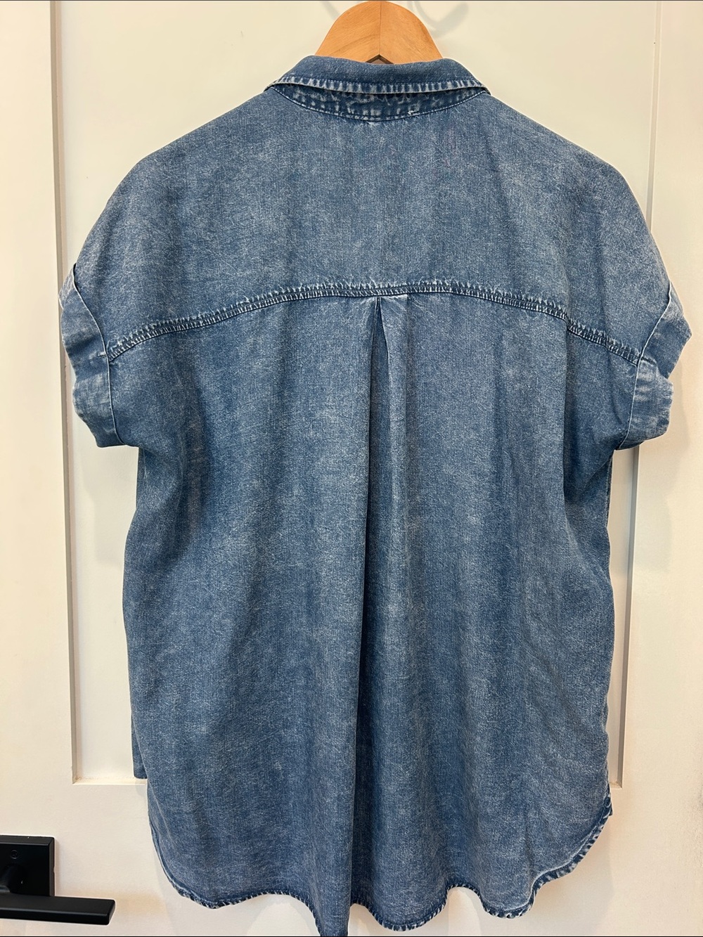 Jane and Delancey Washed Blue Denim Short Sleeve Button-Down - Picture 6 of 11